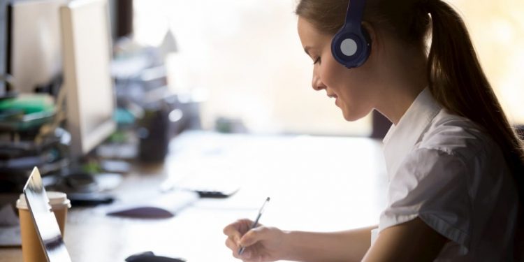 Why Simultaneous Interpreting Is Important and Needs to be Effective?